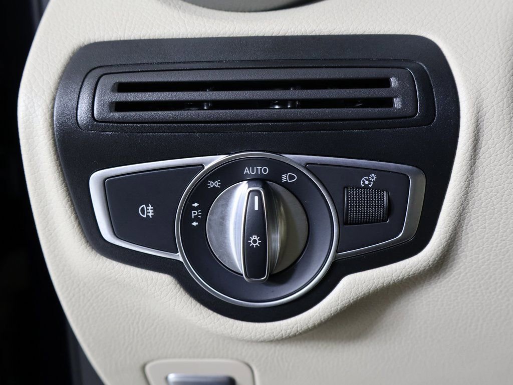 Used 2017 Mercedes-Benz GLC 300 4MATIC image 26