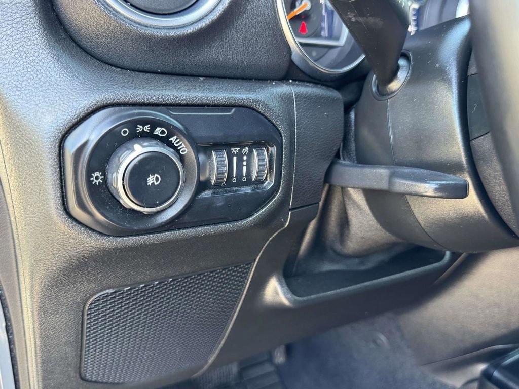 Used 2021 Jeep Wrangler Unlimited Sahara image 11