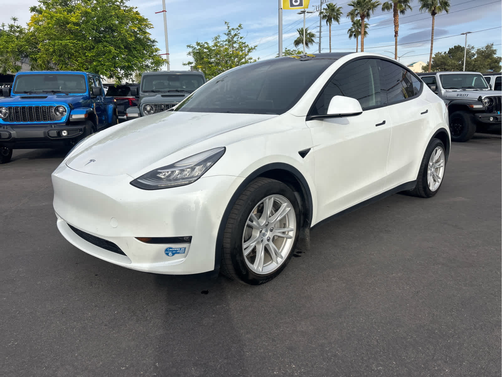 Used 2021 Tesla Model Y Long Range image 1