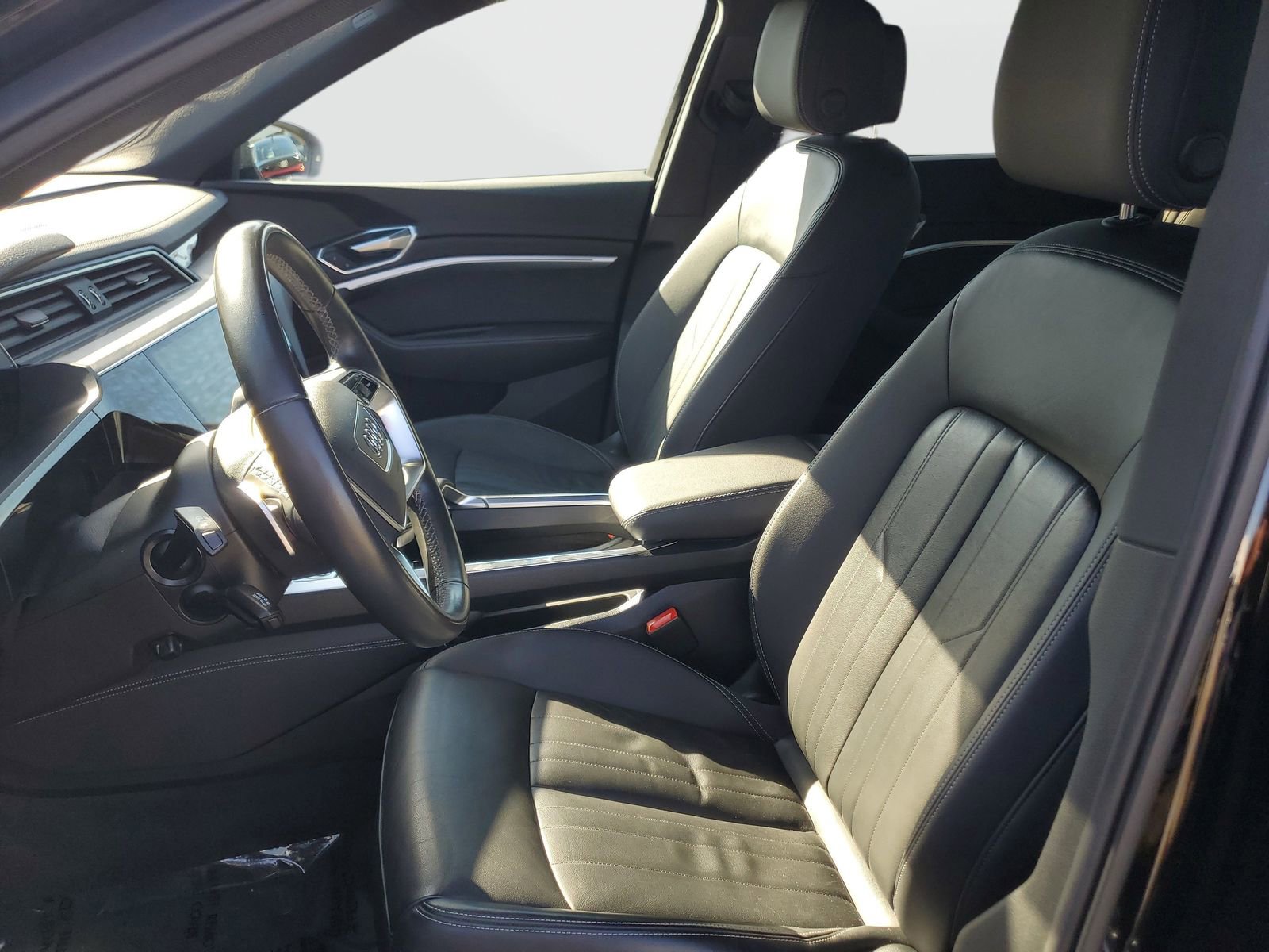 Used 2023 Audi e-tron Premium image 19