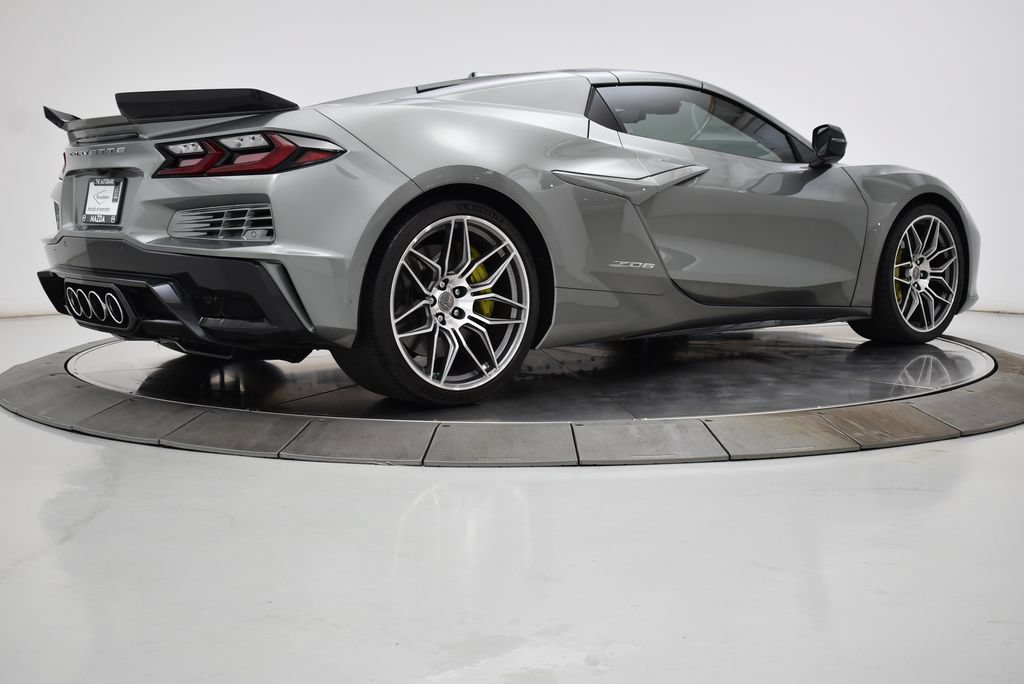 Used 2024 Chevrolet Corvette Z06 RWD image 32