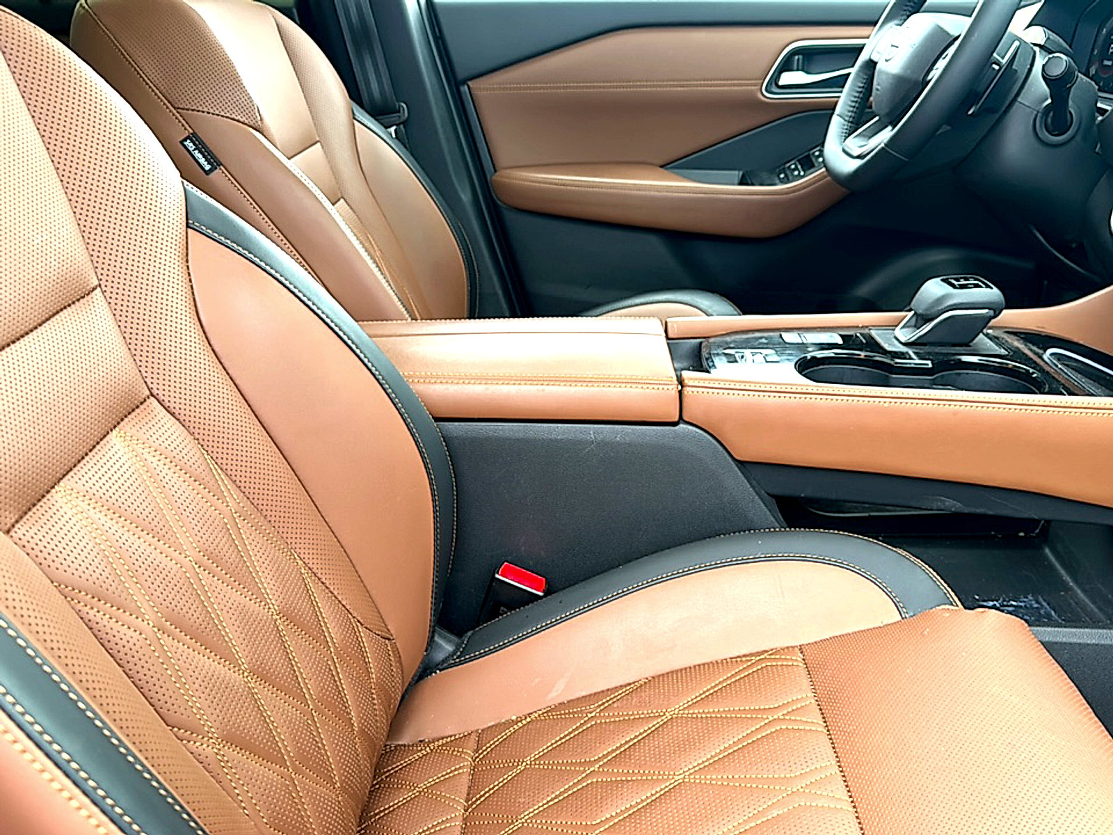 Certified 2025 Nissan Rogue Platinum w/ Tech Package FWD image 23