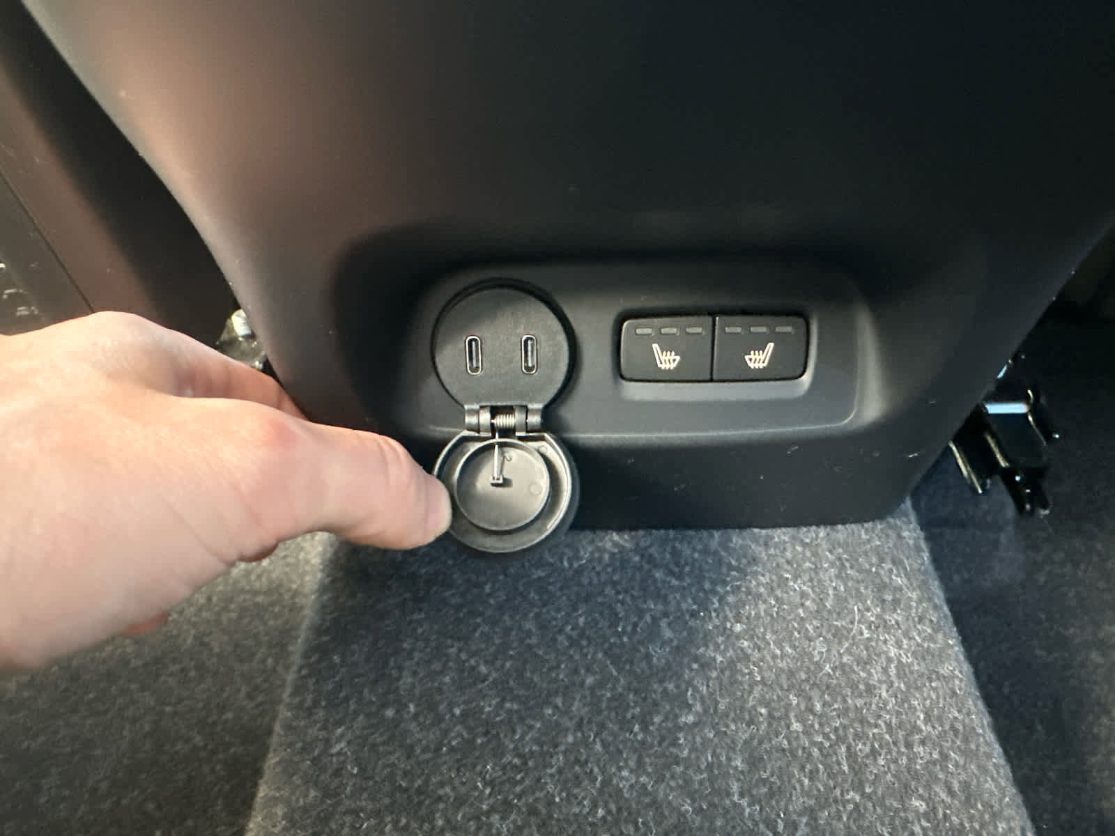 Certified 2023 Volvo XC40 B5 Core w/ Convenience Package image 26