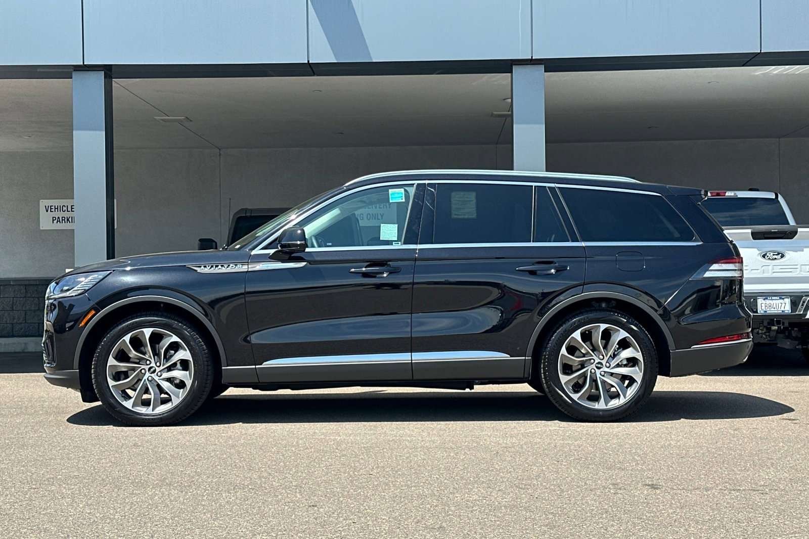 New 2025 Lincoln Aviator Reserve w/ Luxury Package image 6