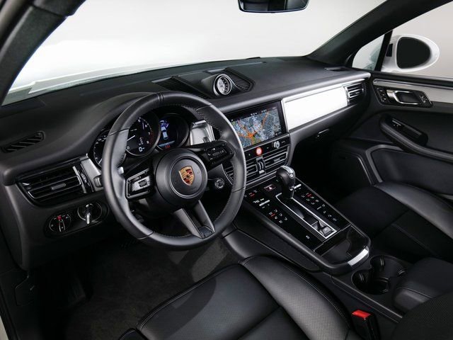Certified 2026 Porsche Macan AWD/4WD image 4