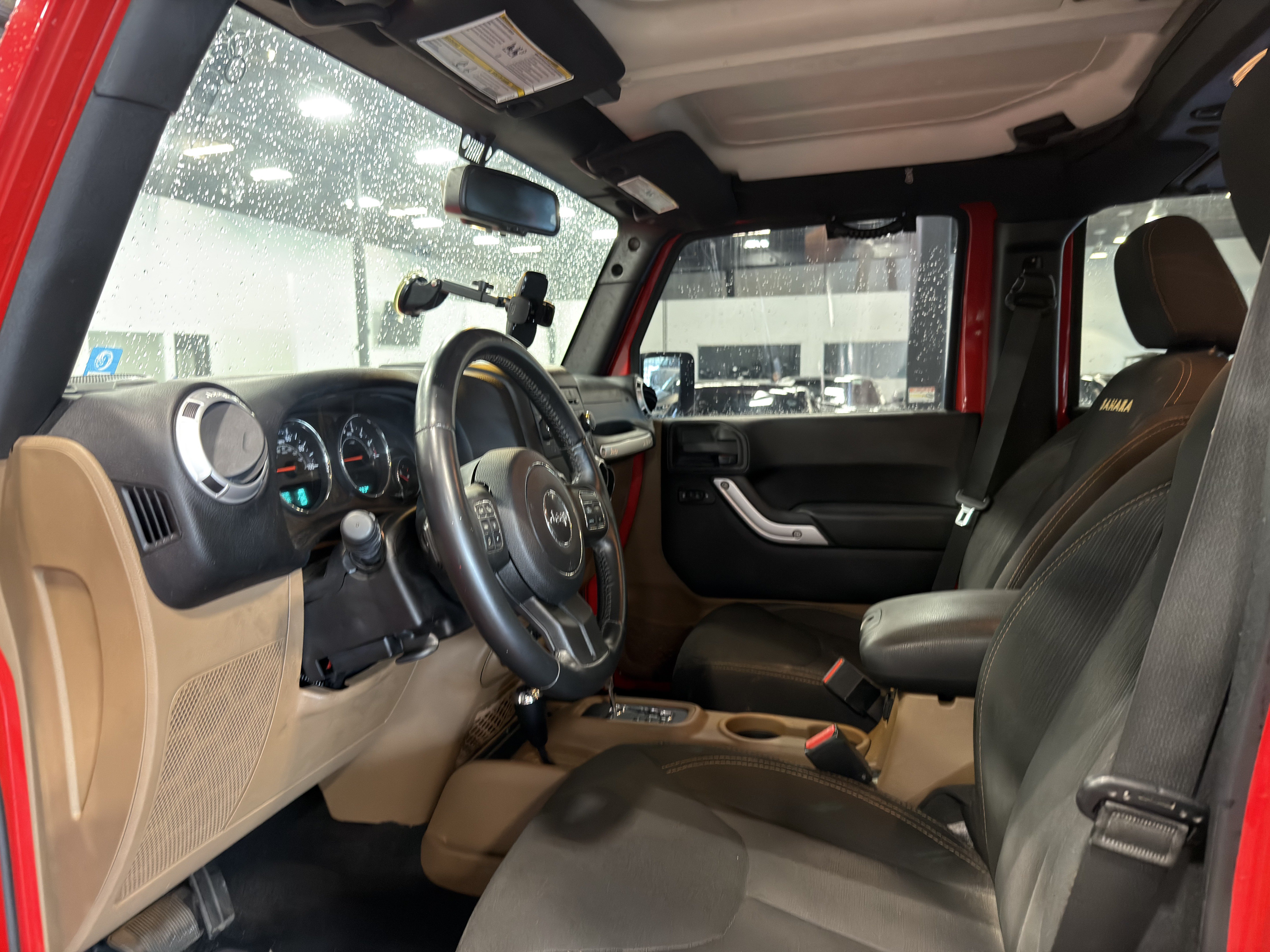 Used 2015 Jeep Wrangler Unlimited Sahara w/ Connectivity Group AWD/4WD image 3