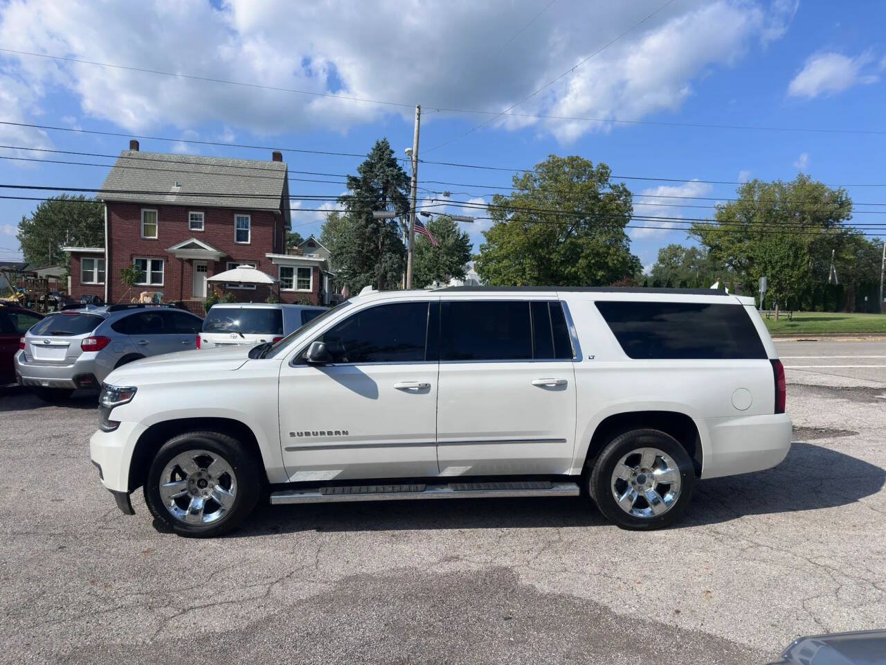 Used 2017 Chevrolet Suburban LT w/ LT Signature Package AWD/4WD image 5