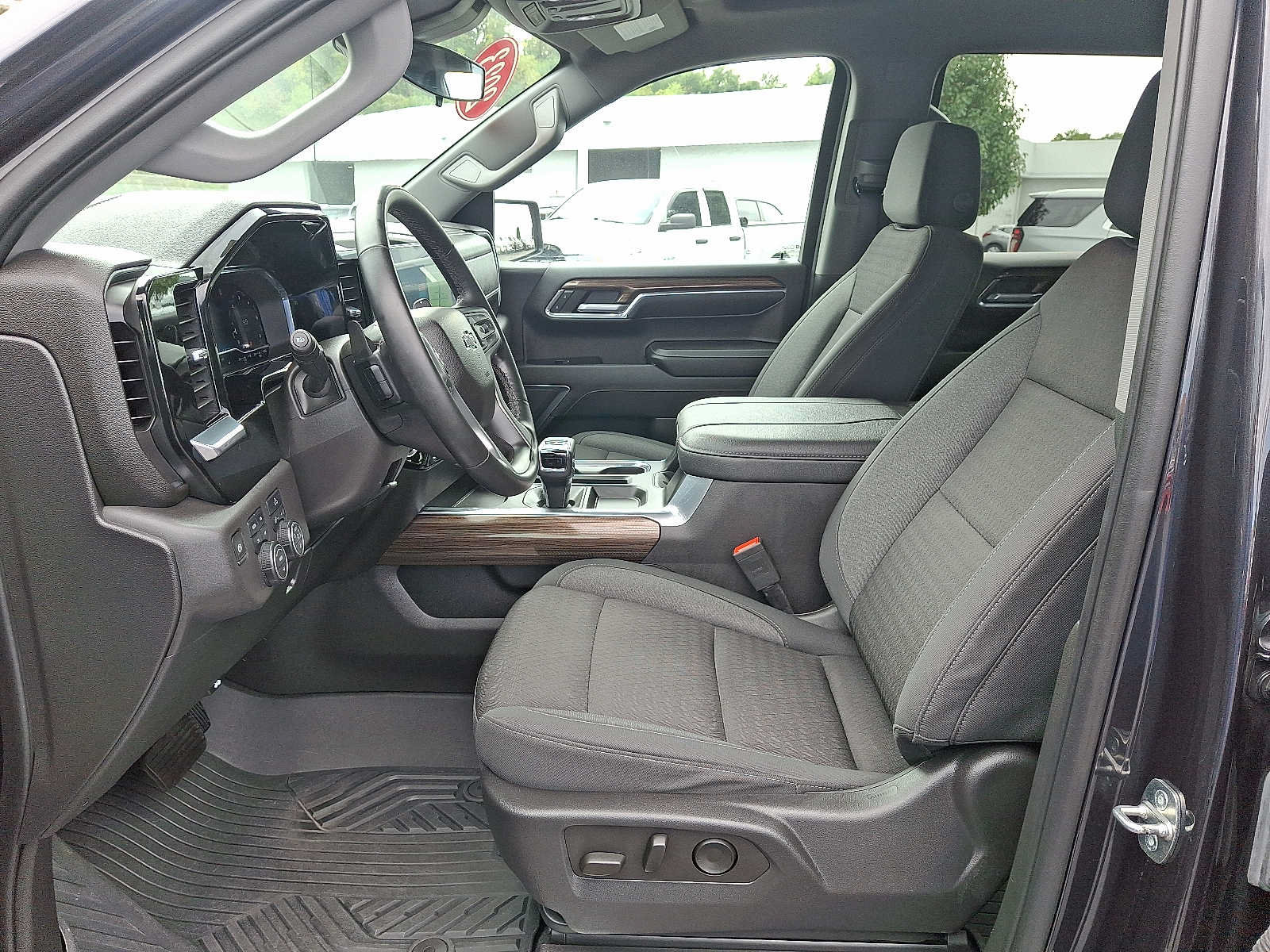 Used 2023 Chevrolet Silverado 1500 LT Trail Boss w/ LPO, Dark Essentials Package AWD/4WD image 13