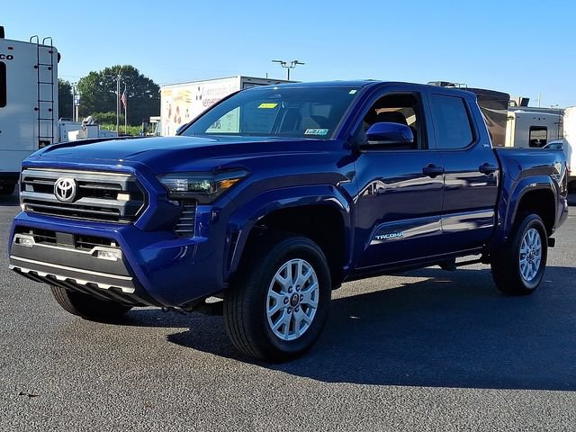 Used 2025 Toyota Tacoma SR5 AWD/4WD image 6