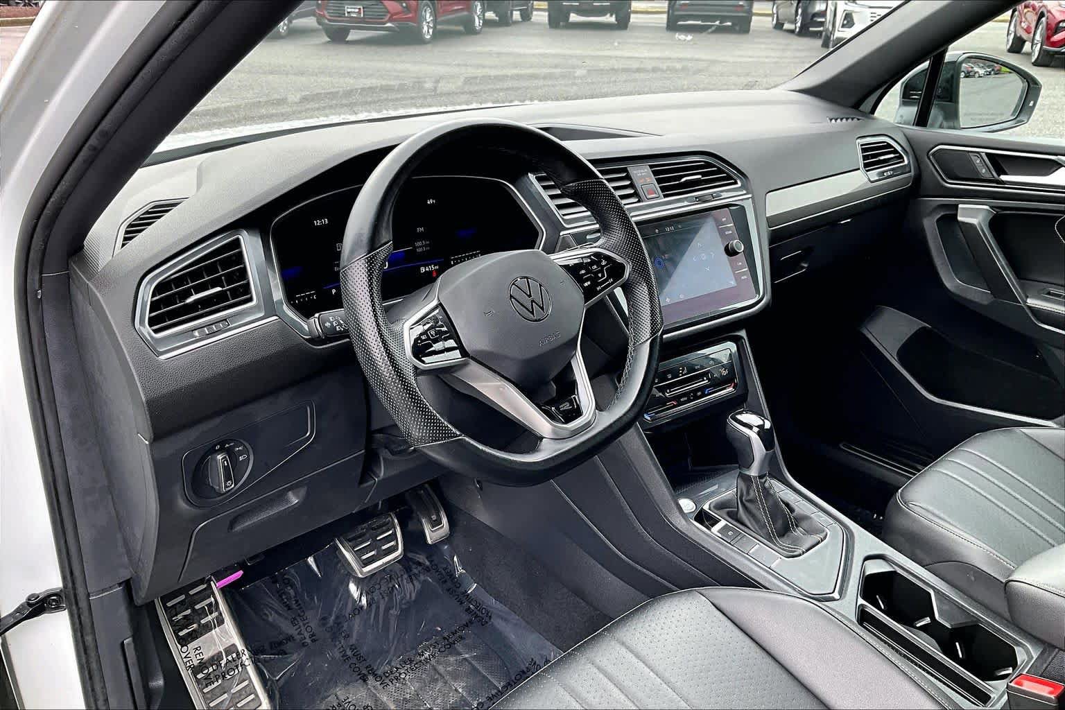 Used 2022 Volkswagen Tiguan SE R-Line FWD image 17