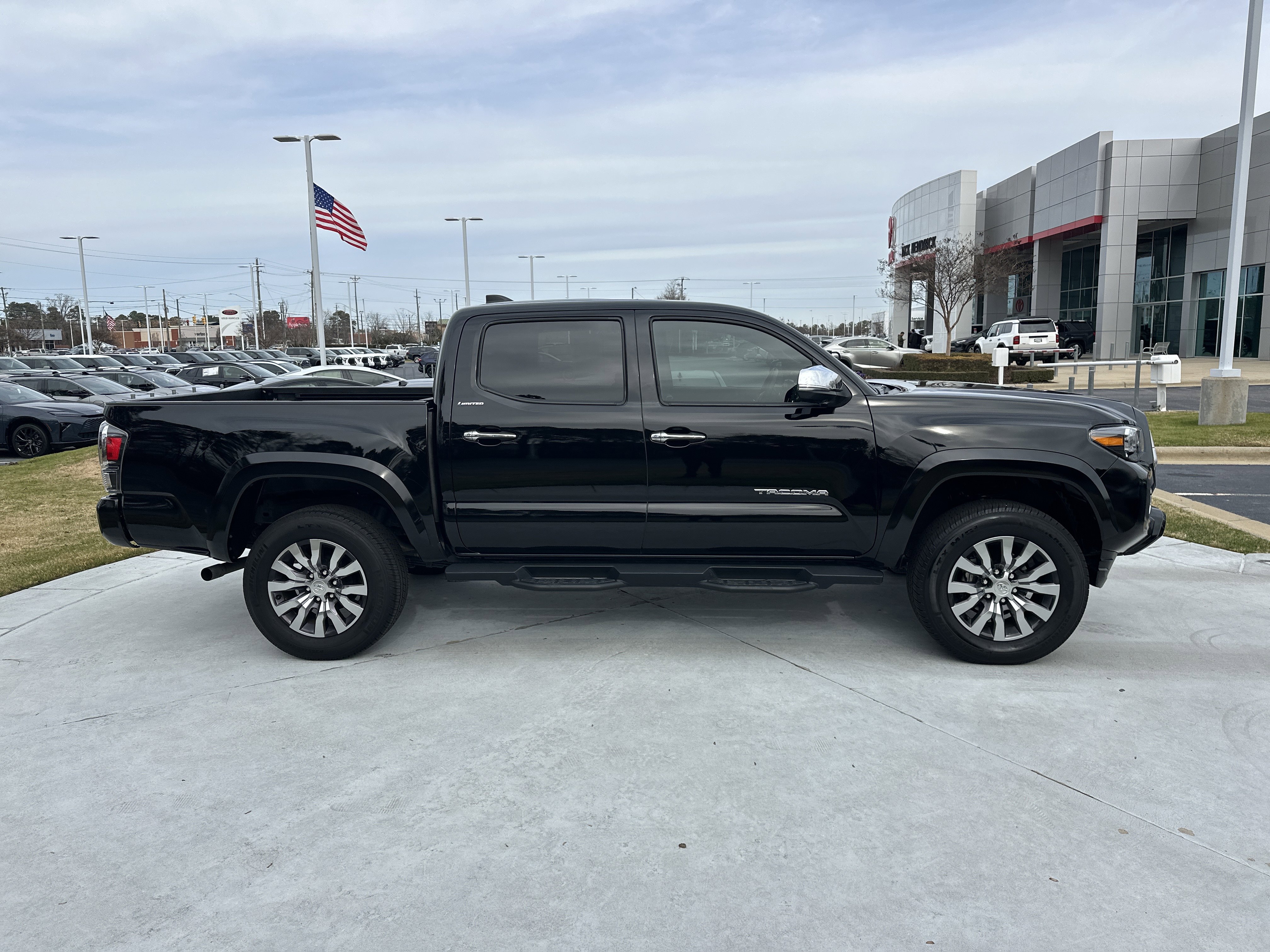 Used 2023 Toyota Tacoma Limited image 11