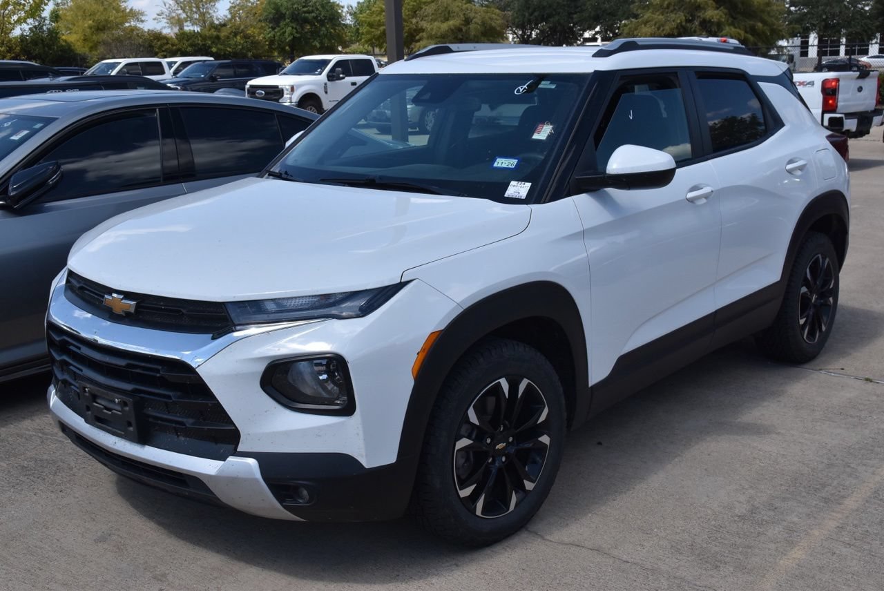 Used 2023 Chevrolet TrailBlazer LT FWD image 2