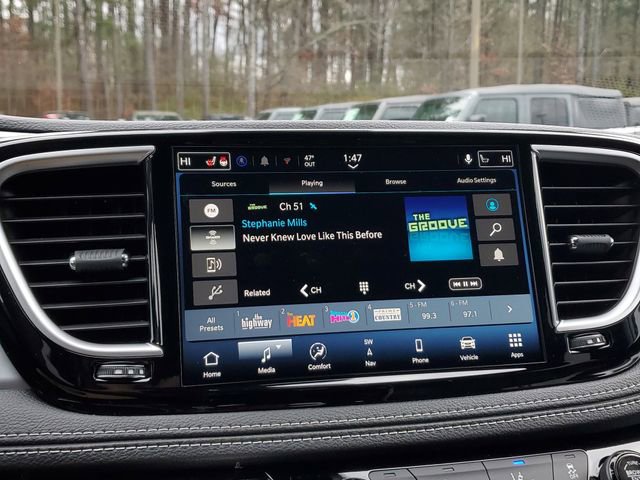 New 2026 Chrysler Pacifica Limited image 29