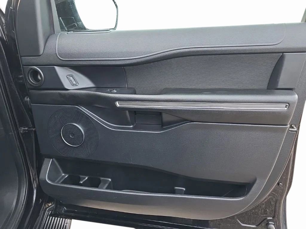 Used 2019 Ford Expedition Max XLT image 17