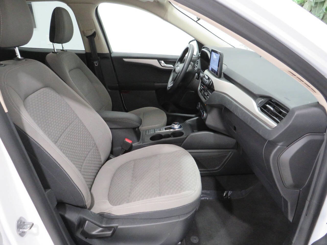 Used 2020 Ford Escape SE image 11