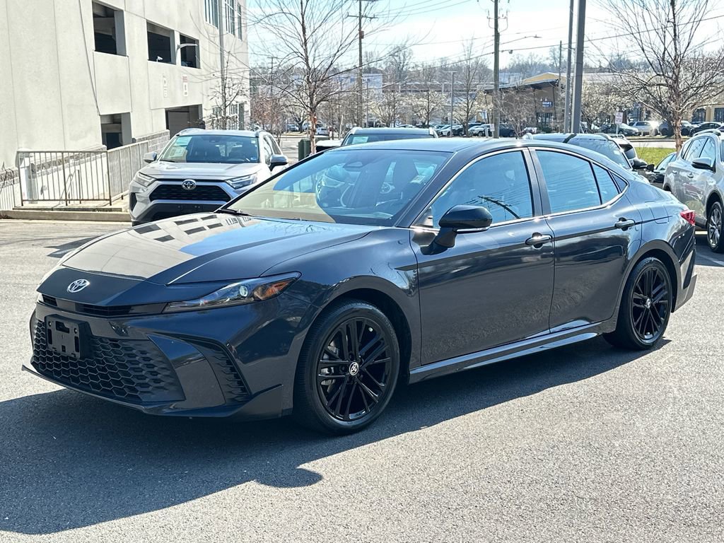 Used 2025 Toyota Camry SE w/ Convenience Package image 2