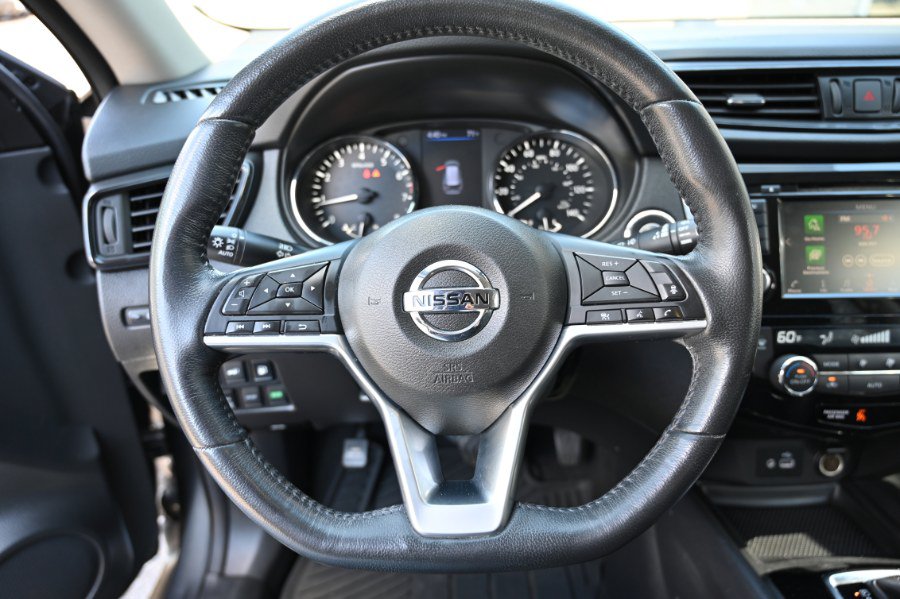 Used 2018 Nissan Rogue SV w/ Premium Package AWD/4WD image 18