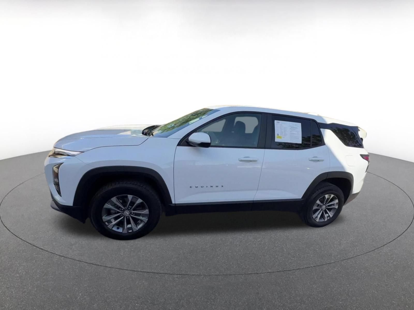 Used 2025 Chevrolet Equinox LT AWD/4WD image 8