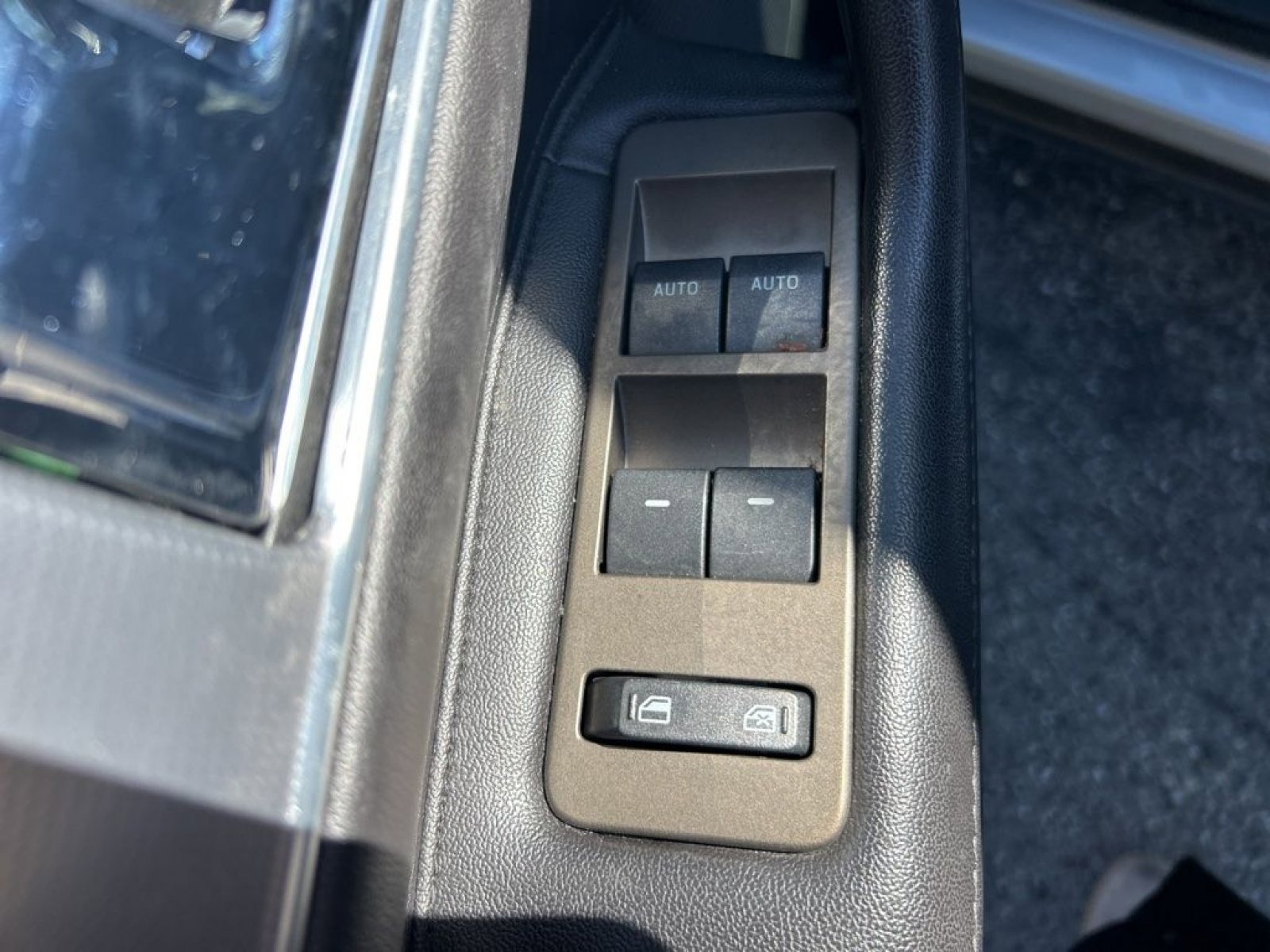 Used 2013 Lincoln MKX FWD image 12