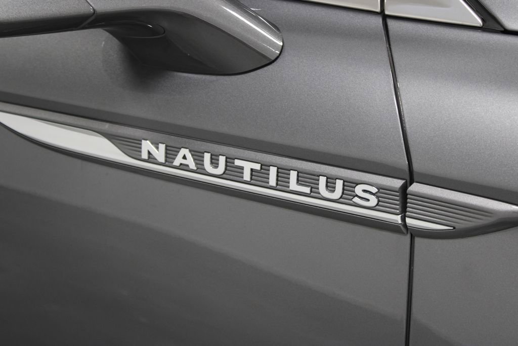 Used 2022 Lincoln Nautilus Reserve w/ Monochromatic Package image 11