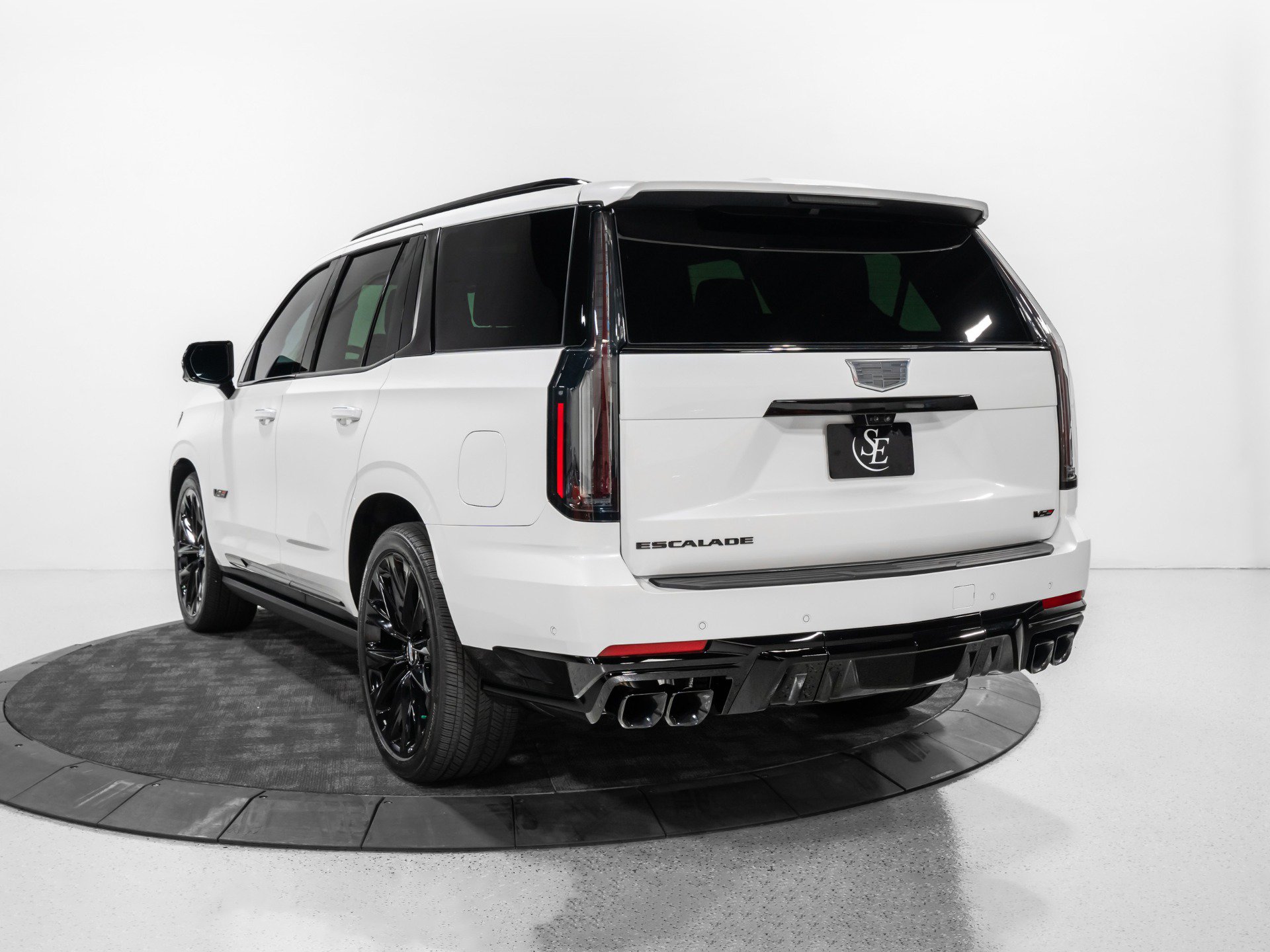 Used 2025 Cadillac Escalade V w/ LPO, ONYX Package AWD/4WD image 6