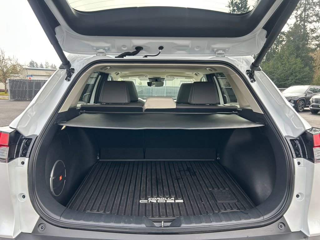 Used 2024 Toyota Corolla Cross XLE w/ Convenience Package AWD/4WD image 24