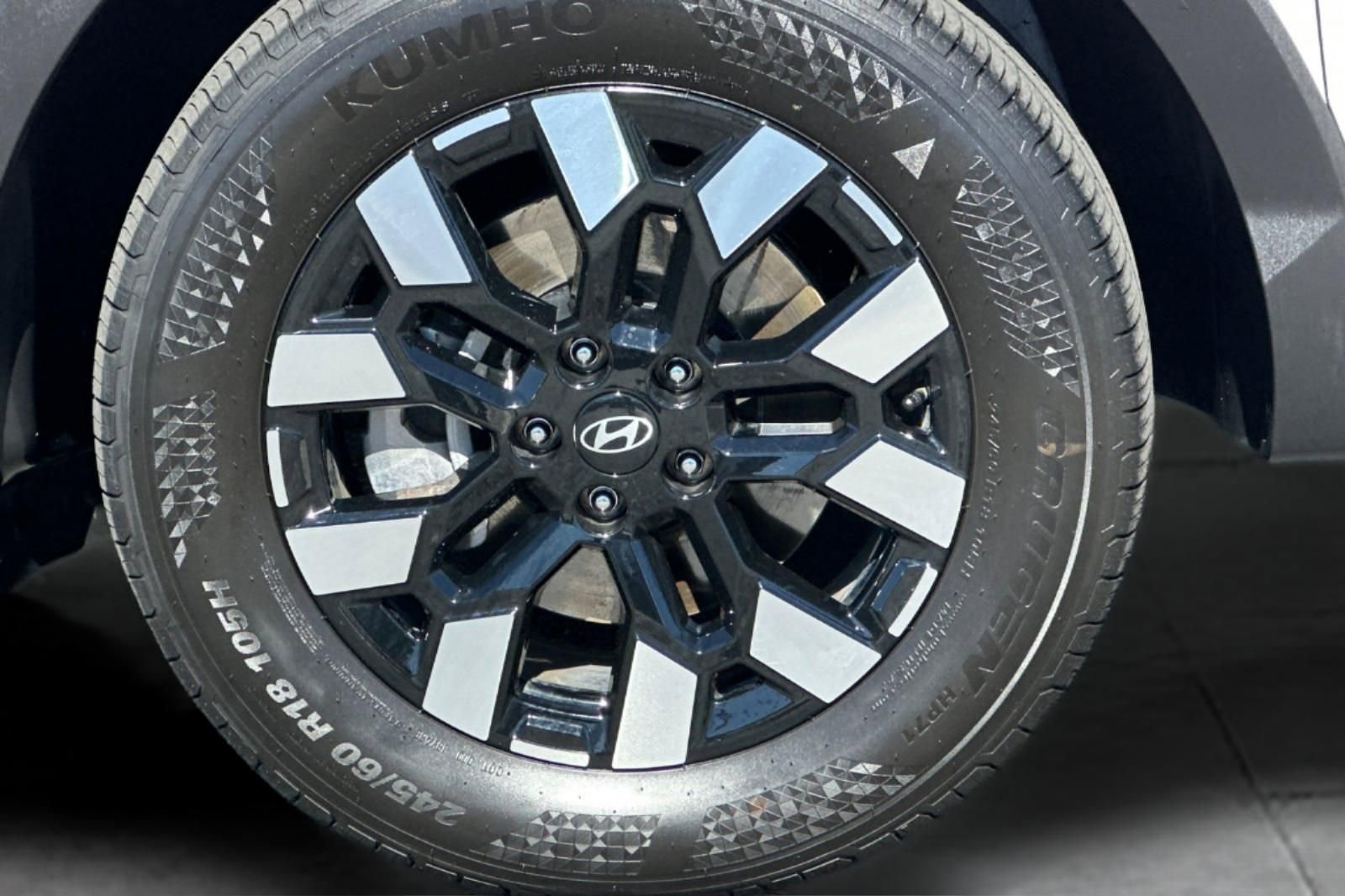 Certified 2025 Hyundai Santa Cruz SE image 28