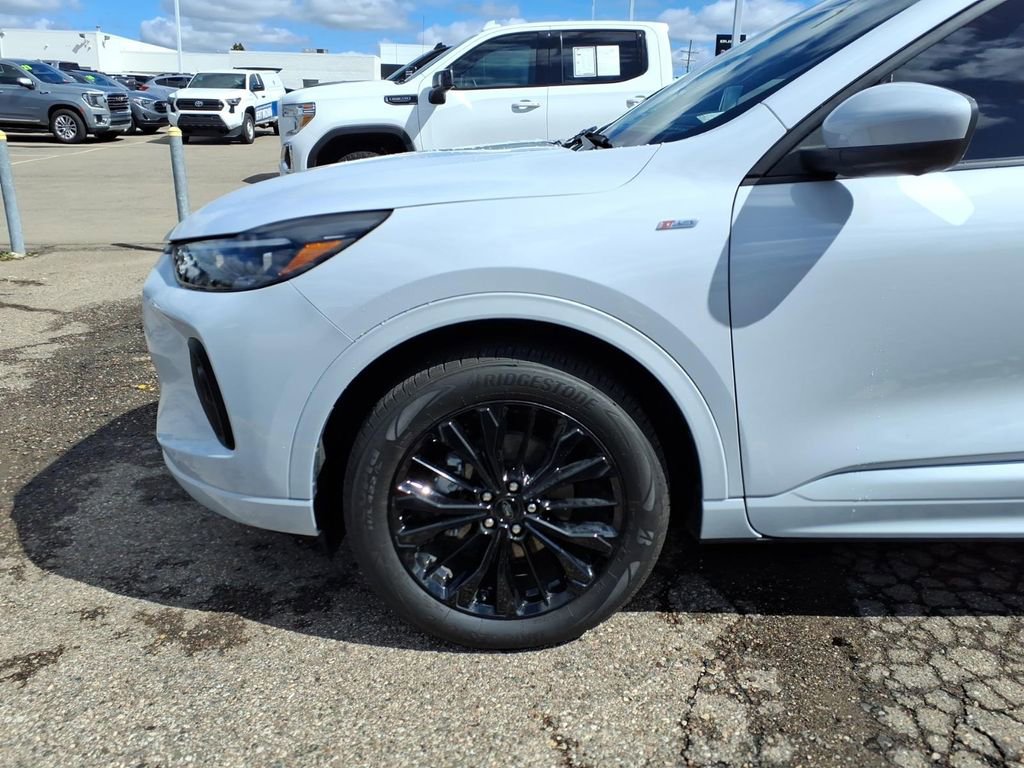 Used 2025 Ford Escape ST-Line Elite w/ Premium Technology Package AWD/4WD image 24