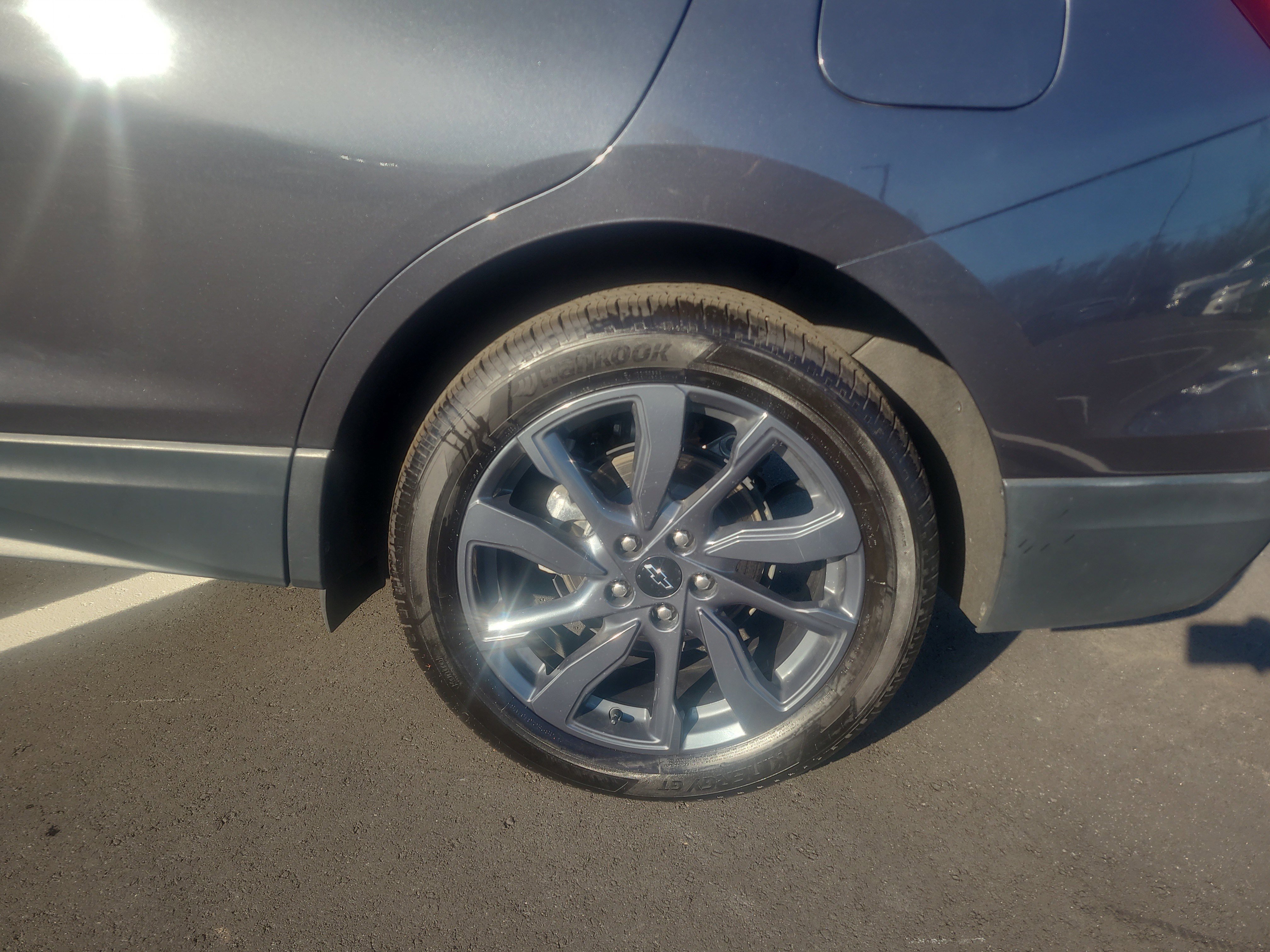 Used 2022 Chevrolet Equinox RS w/ Infotainment Package image 11