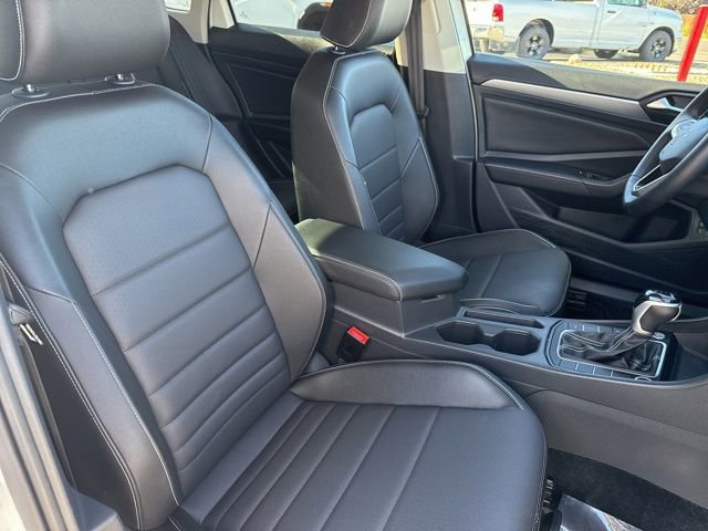 Used 2024 Volkswagen Jetta SE image 29