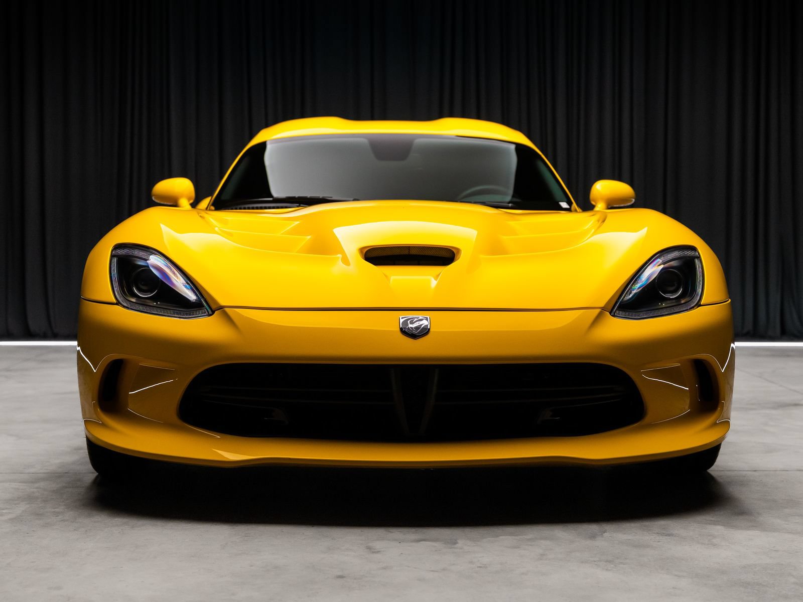 Used 2014 SRT Viper SRT-10 w/ Grand Touring Package RWD image 2