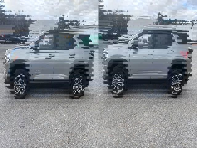 Used 2025 GMC Terrain Elevation image 3