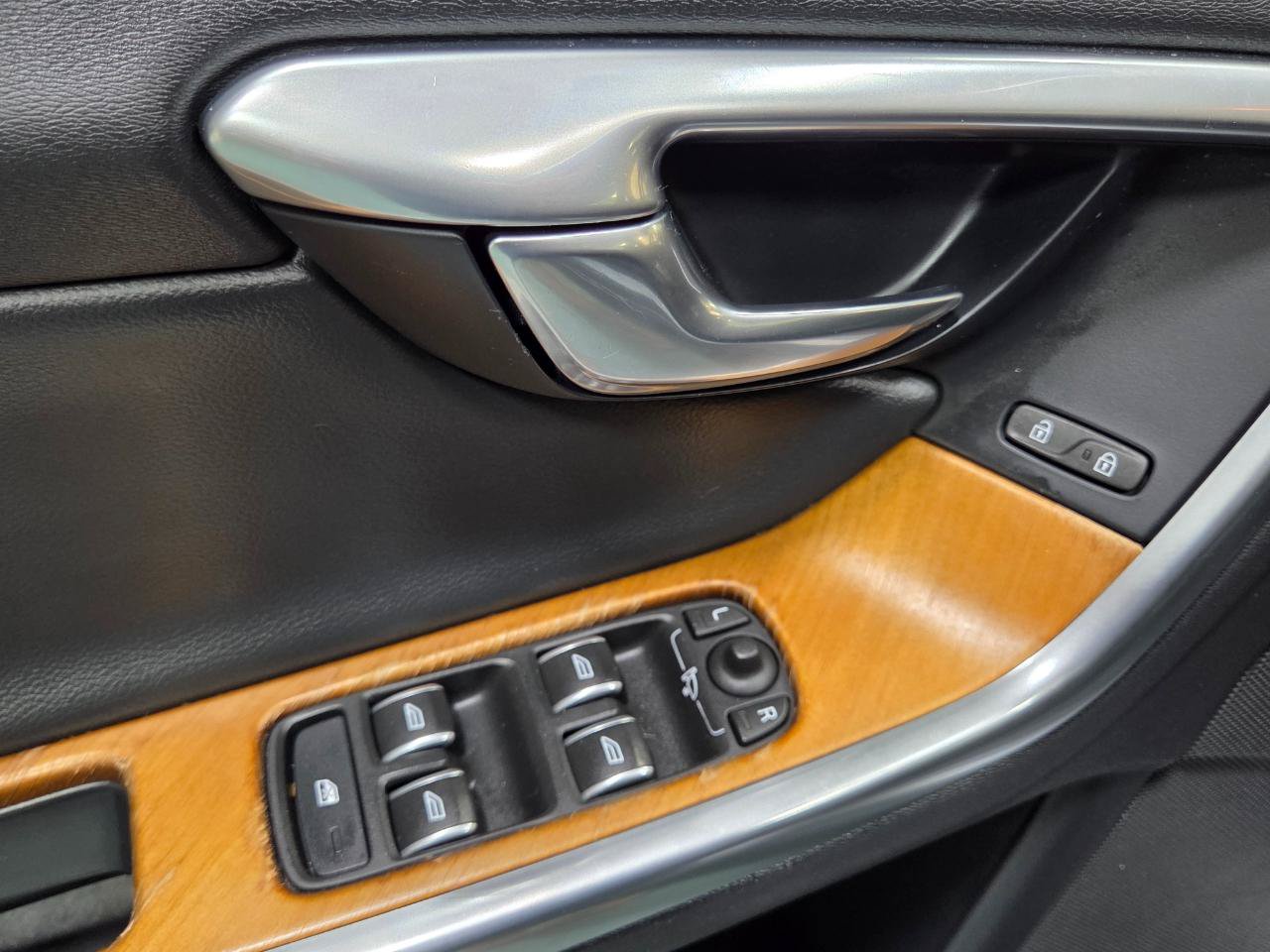Used 2018 Volvo S60 T5 Inscription Platinum AWD/4WD image 28