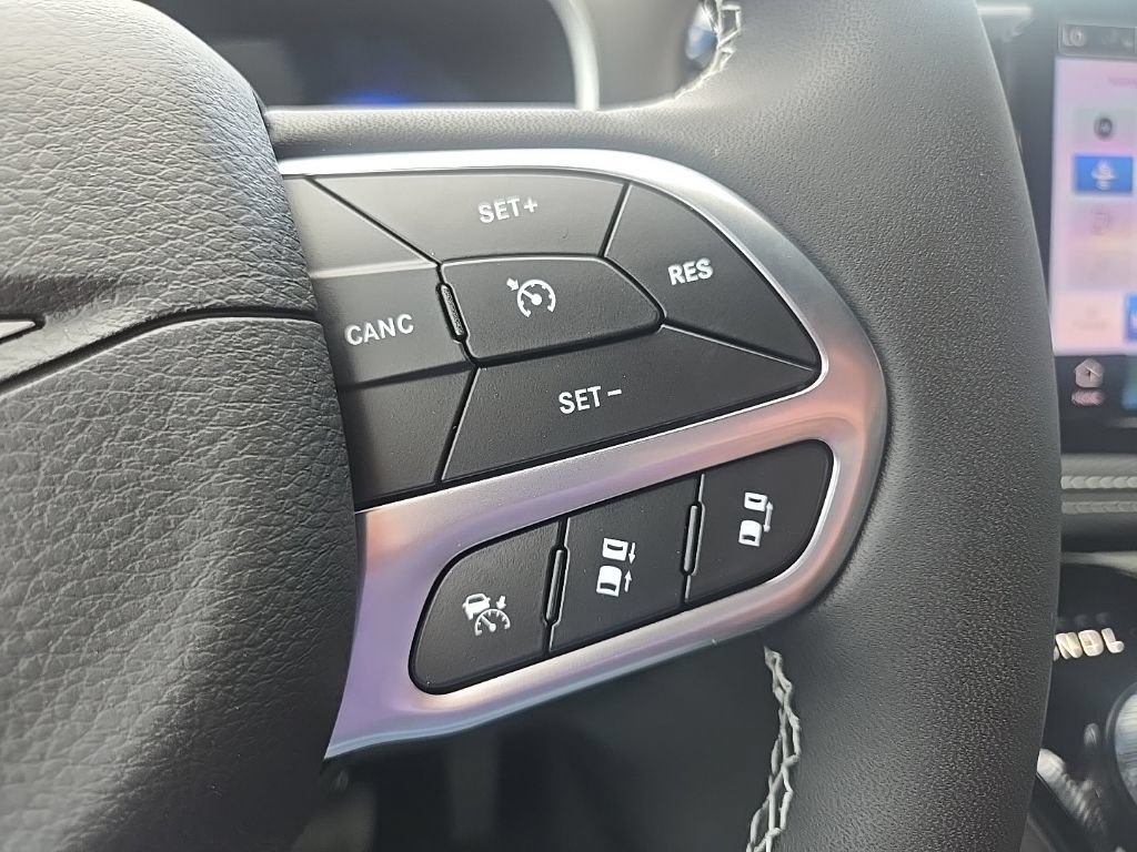 New 2027 Chrysler Pacifica Select w/ Family Tech Group FWD image 45