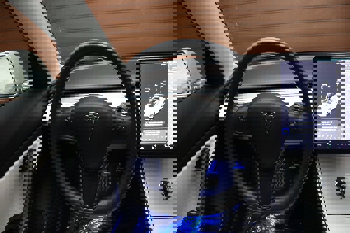 Used 2020 Tesla Model 3 Performance image 20