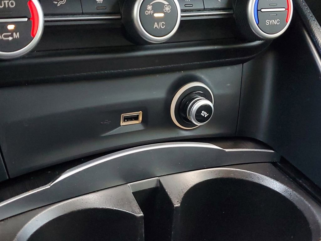 Used 2018 Alfa Romeo Stelvio AWD image 33