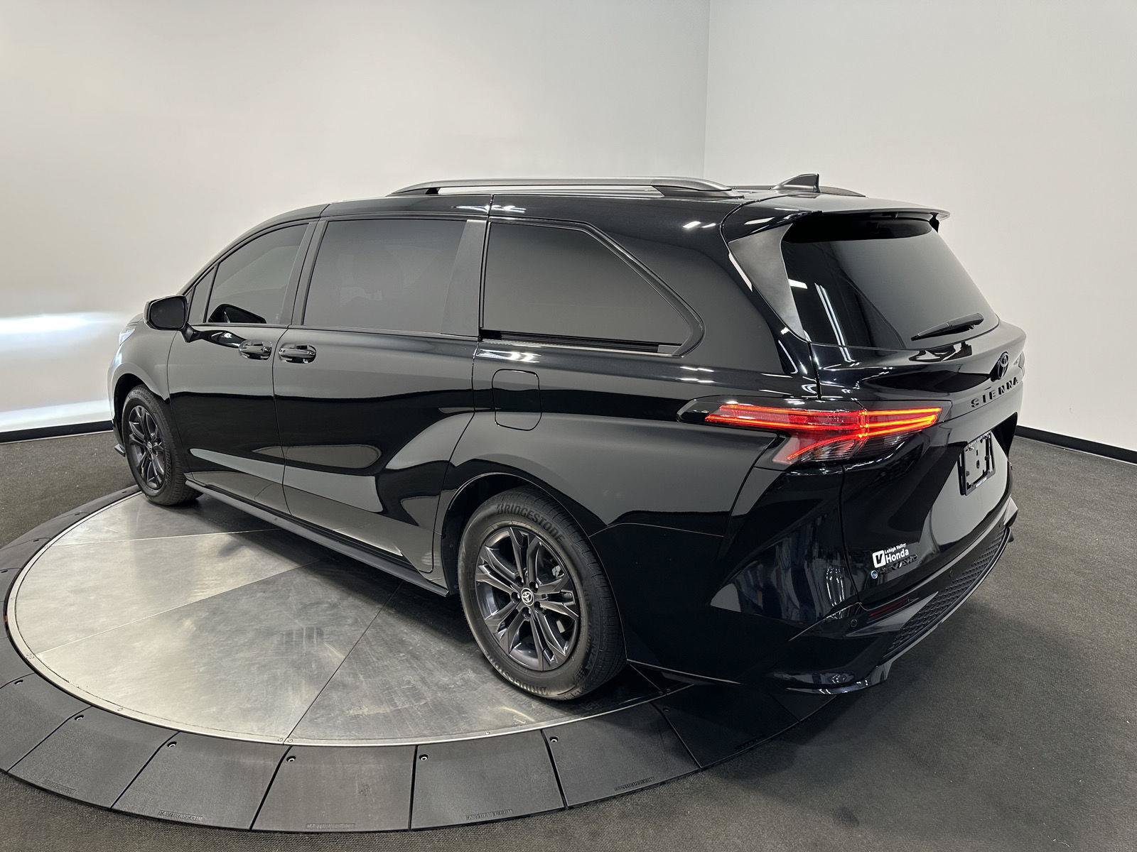 Used 2026 Toyota Sienna XSE AWD/4WD image 5