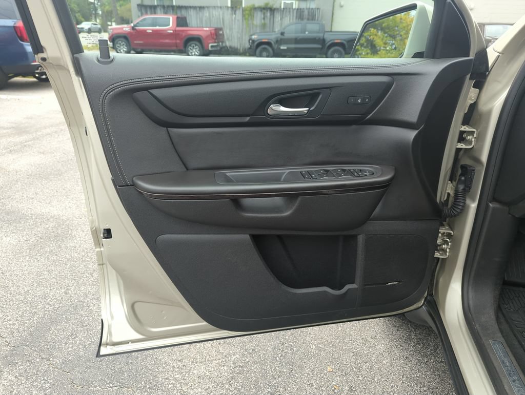 Used 2016 Chevrolet Traverse LTZ FWD image 17