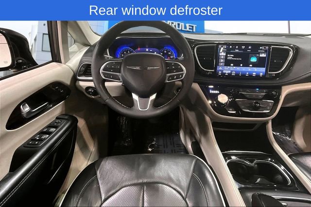 Used 2023 Chrysler Pacifica Limited image 11