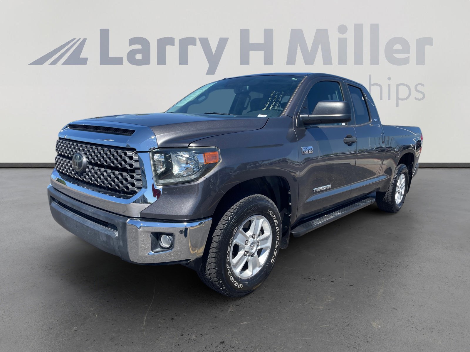 Used 2019 Toyota Tundra SR5 w/ SR5 Convenience Package image 1
