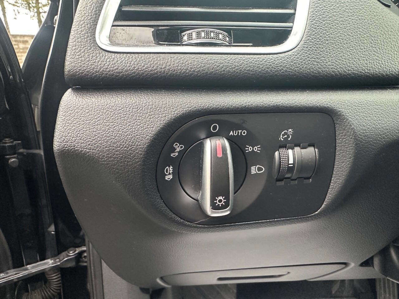 Used 2018 Audi Q3 2.0T Premium image 20