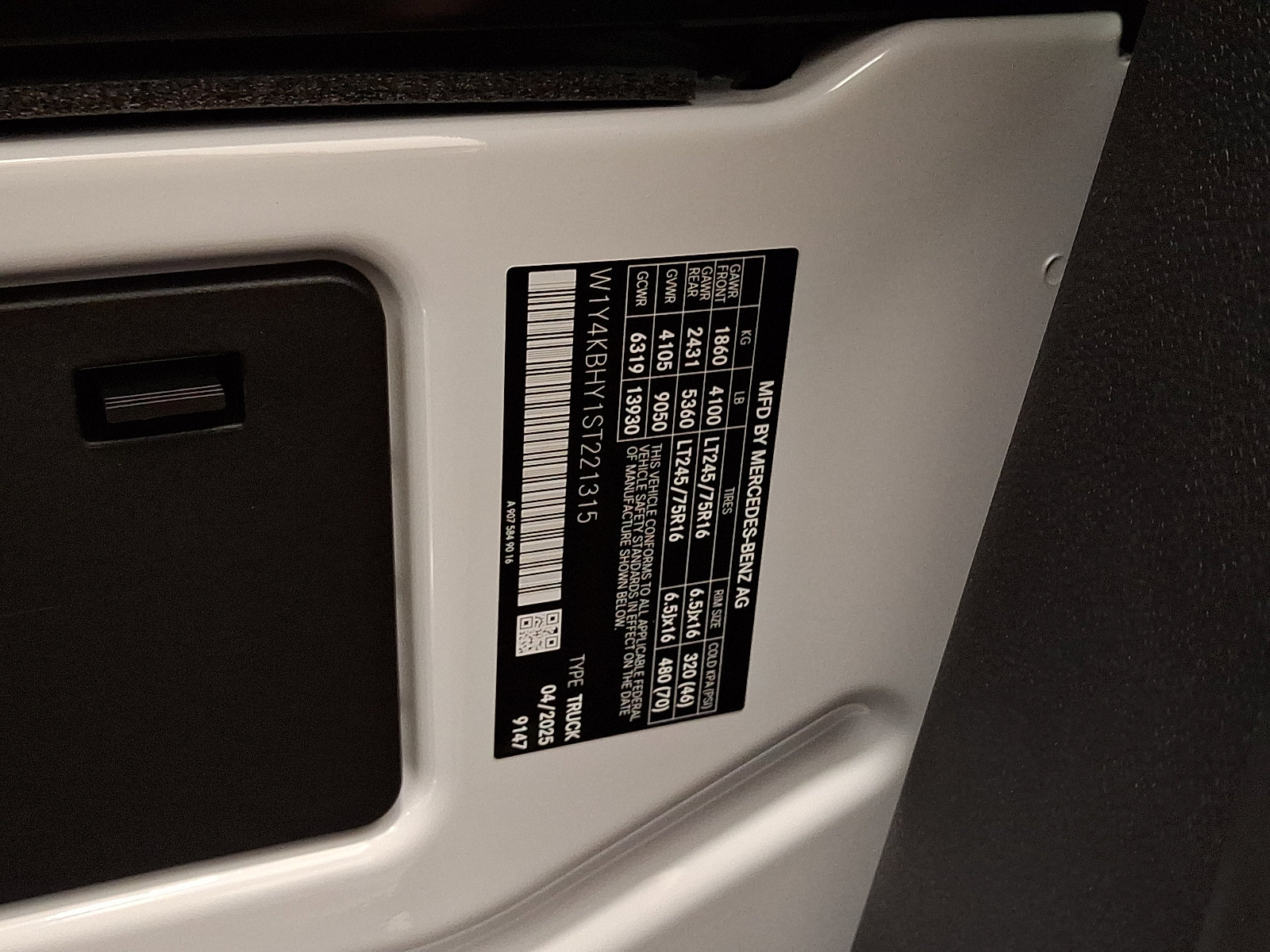 Used 2025 Mercedes-Benz Sprinter 2500 image 18
