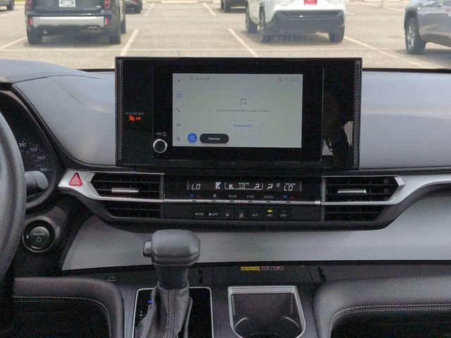 Certified 2025 Toyota Sienna LE FWD image 18