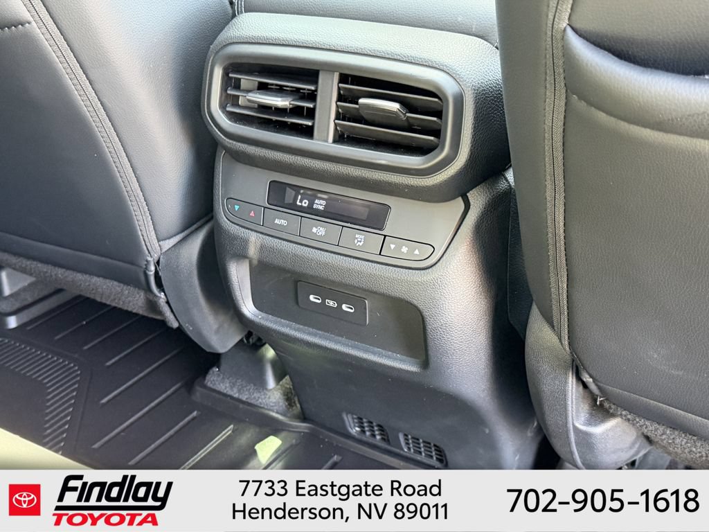 Used 2025 Honda Pilot Touring image 14