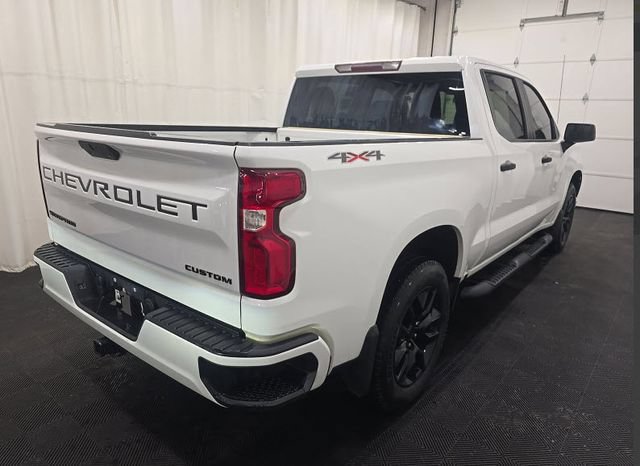 Used 2020 Chevrolet Silverado 1500 Custom w/ Custom Value Package AWD/4WD image 4