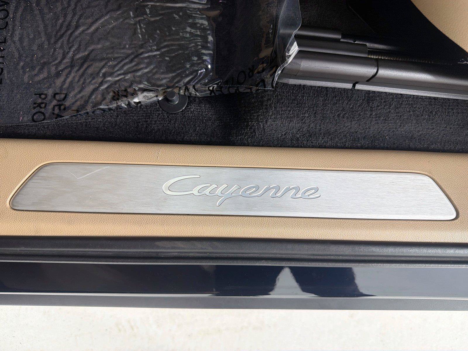 Certified 2023 Porsche Cayenne Platinum Edition AWD/4WD image 9