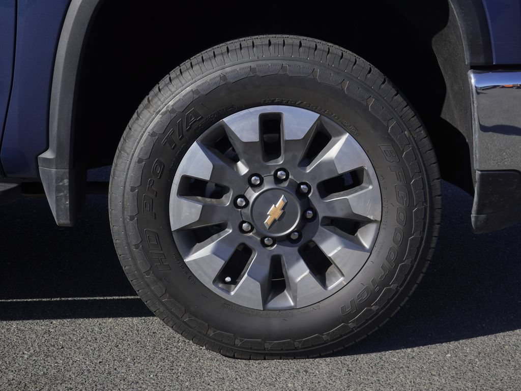 Used 2025 Chevrolet Silverado 2500 LT w/ Safety Package AWD/4WD image 4