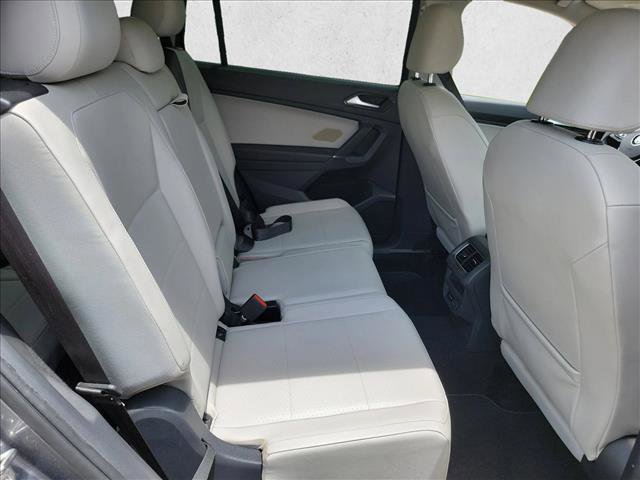Used 2018 Volkswagen Tiguan SE w/ Panoramic Sunroof Package FWD image 16