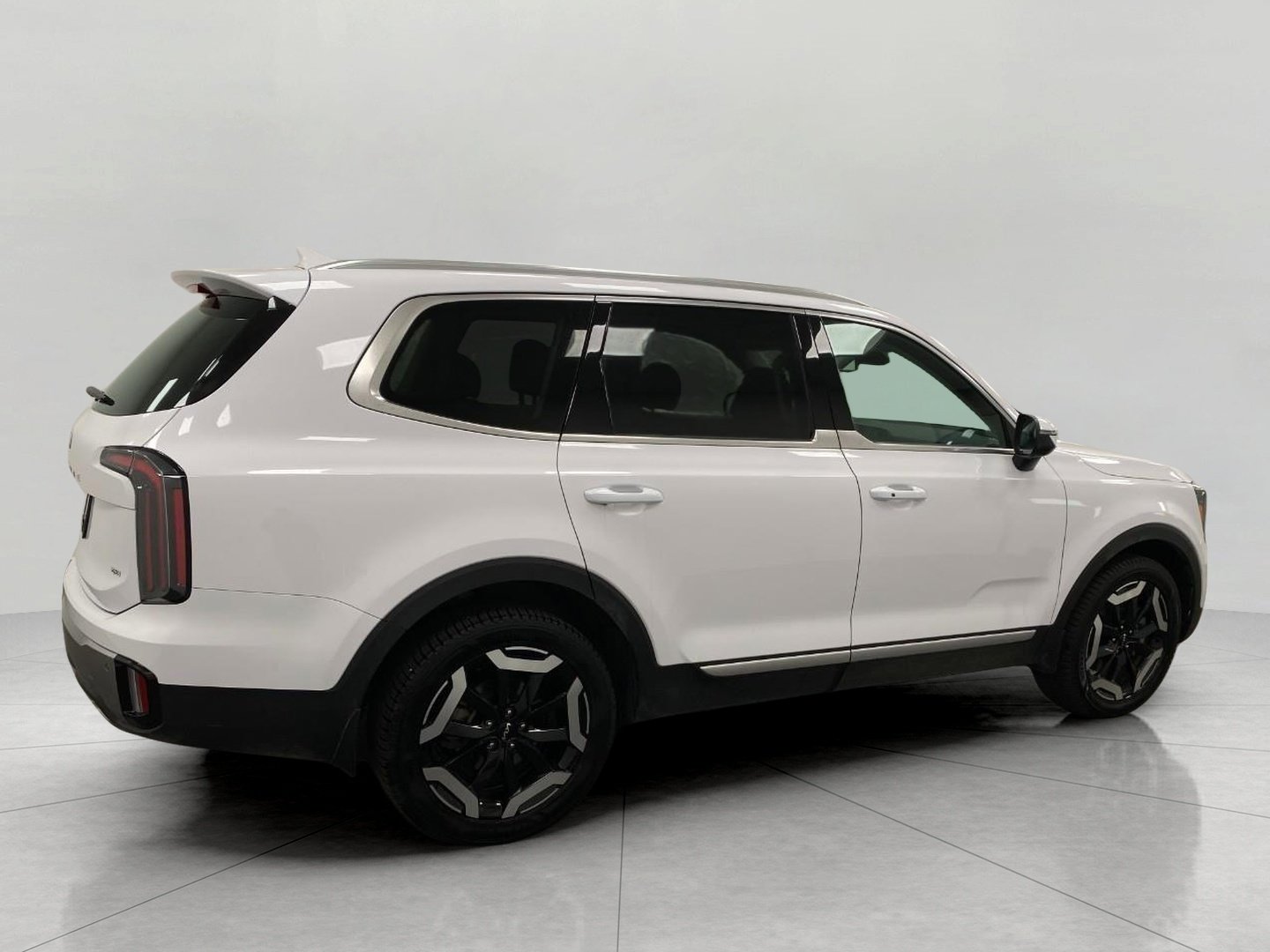Used 2025 Kia Telluride EX w/ EX Captain's Chair Package AWD/4WD image 3