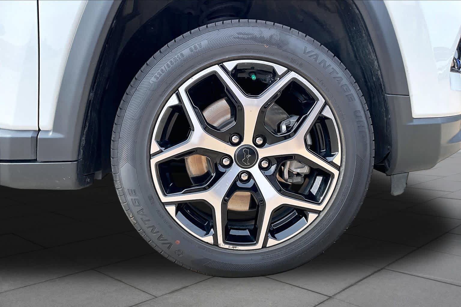 Used 2025 Jeep Compass Limited AWD/4WD image 10